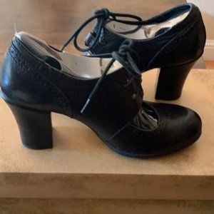 BORN "Rosel" Black Leather Oxford Pumps - Size 7.5 - Great for the Holidays!